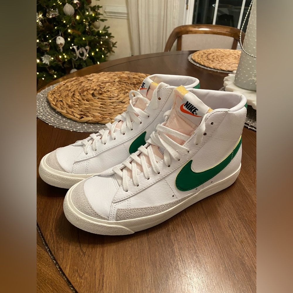 Nike blazers Men’s size 8/Women’s size 9